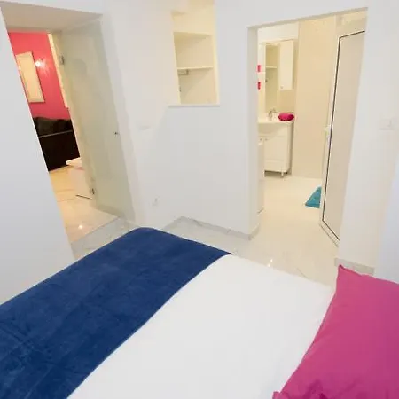Dea Ii Apartment *